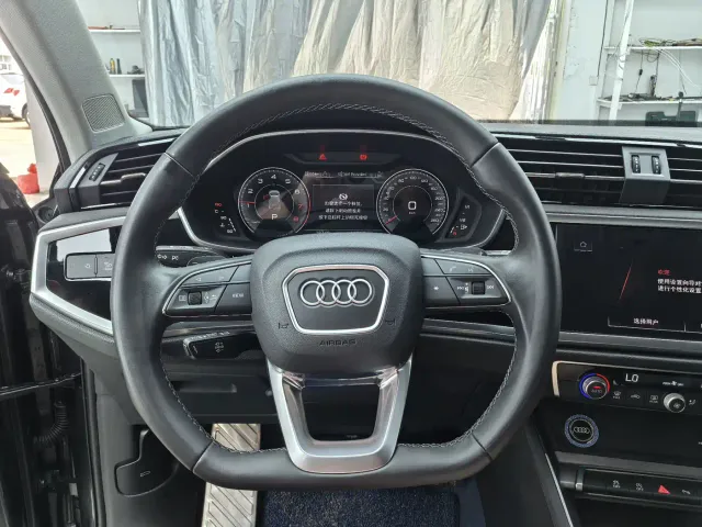 Audi Q3 — Фото автомобиля 10
