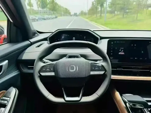 Changan Qiyuan Q05 — Фото автомобиля 5