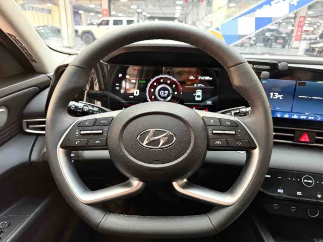 Hyundai Elantra — Фото автомобиля 9