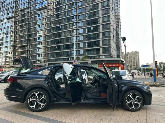 Volkswagen Passat 2023 330TSI Starlight Luxury Edition — Фото автомобиля 8