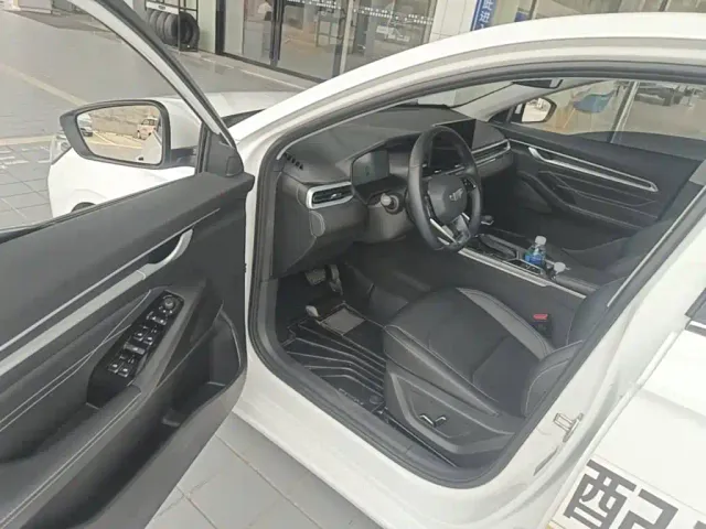 Geely Emgrand — Фото автомобиля 15