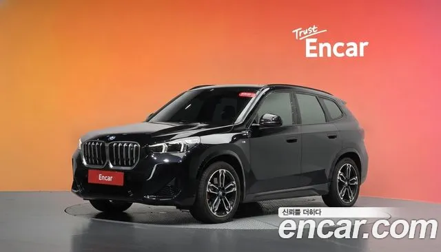 Фотография автомобиля — BMW iX1