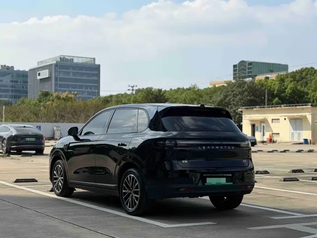 Leapmotor B10 — Фото автомобиля 6