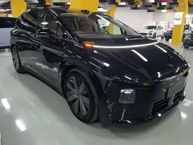 Li Auto i8 — Фото автомобиля 3