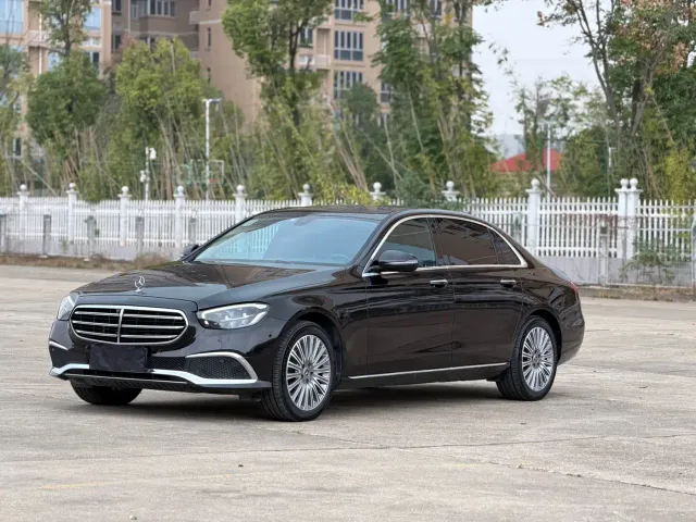 Mercedes-Benz E-Class — Фото автомобиля 3