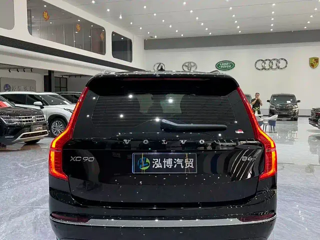 Volvo XC90 — Фото автомобиля 13