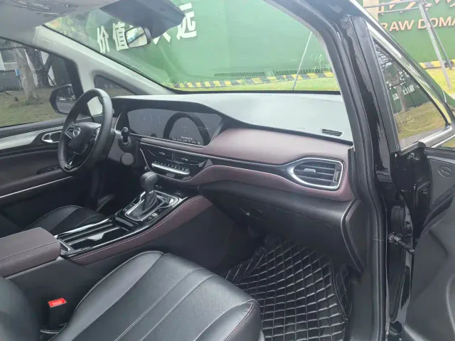GAC Trumpchi M6 — Фото автомобиля 13