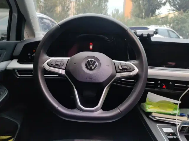 Volkswagen Golf — Фото автомобиля 12