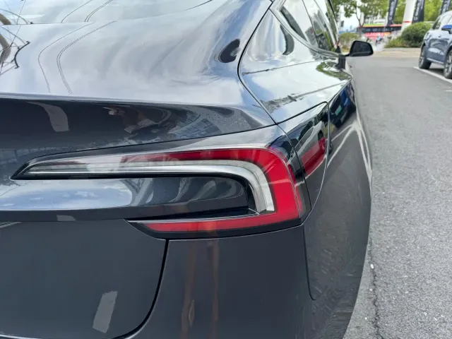 Tesla Model 3 — Фото автомобиля 14