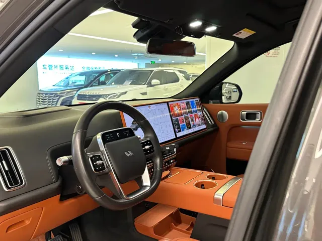 Li Auto L8 — Фото автомобиля 10