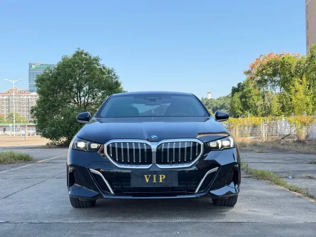 BMW 5 Series — Фото автомобиля 2