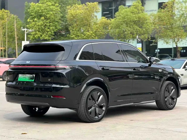Li Auto L7 — Фото автомобиля 13