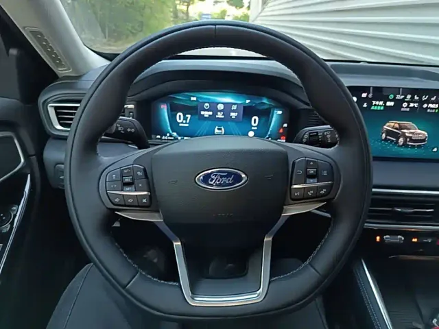 Ford Explorer — Фото автомобиля 10