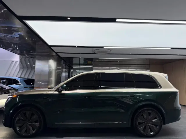 Li Auto L9 — Фото автомобиля 14