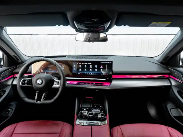 BMW BMW 5 Series 2026 BMW 530Li Year of the Horse Edition — Фото автомобиля 15