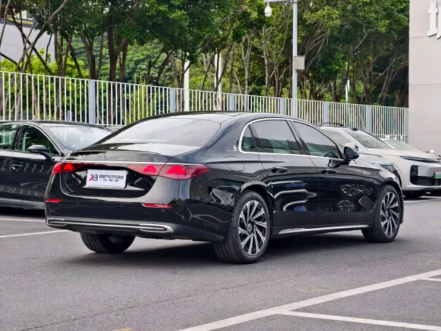 Mercedes-Benz E-Class — Фото автомобиля 6