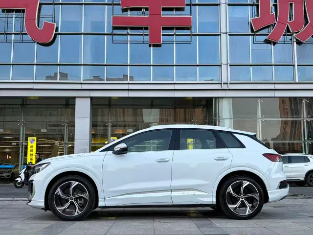 Audi Q4 e-tron — Фото автомобиля 5