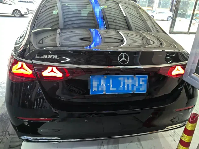 Mercedes-Benz E-Class — Фото автомобиля 5
