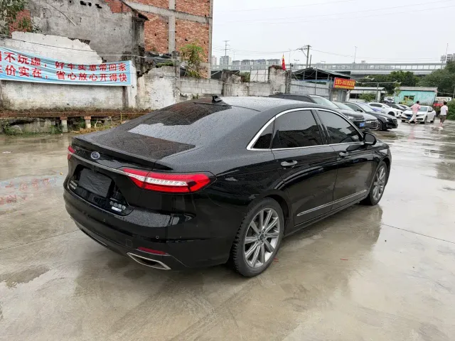 Ford Taurus — Фото автомобиля 5