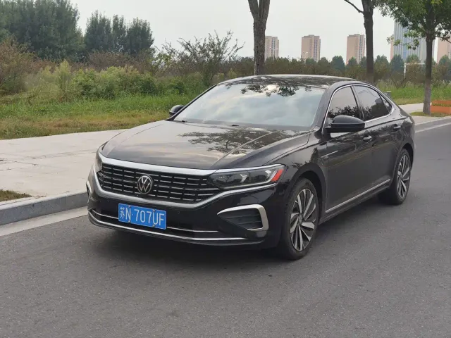 Фотография автомобиля — Volkswagen Passat