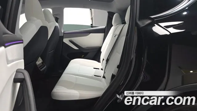 Tesla Model Y — Фото автомобиля 17