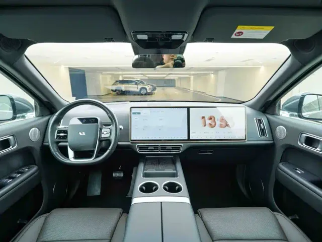 Li Auto L8 — Фото автомобиля 18