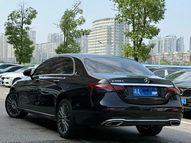 Mercedes-Benz E-Class — Фото автомобиля 8