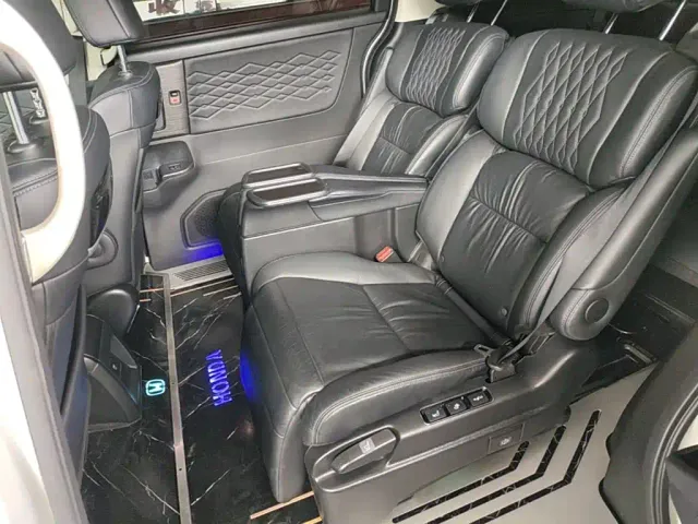 Honda Elysion — Фото автомобиля 16