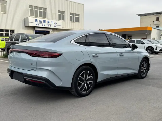 BYD Qin L — Фото автомобиля 9