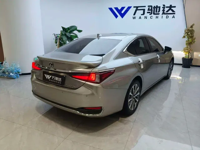Lexus ES — Фото автомобиля 5