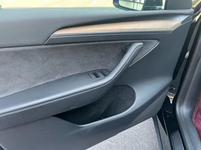 Tesla Model Y — Фото автомобиля 15