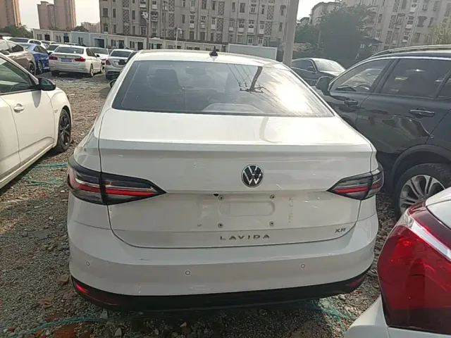 Volkswagen Lavida — Фото автомобиля 5