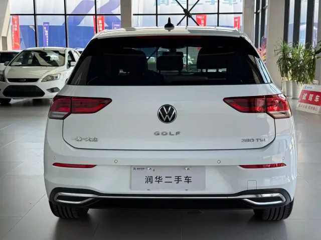 Volkswagen Golf — Фото автомобиля 4
