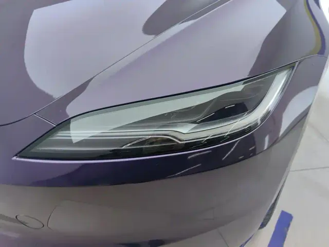 Tesla Model 3 — Фото автомобиля 5