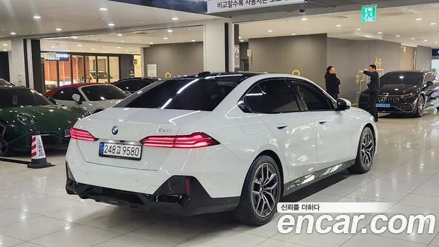 BMW 5-Series — Фото автомобиля 2