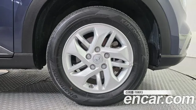 Hyundai Venue — Фото автомобиля 6