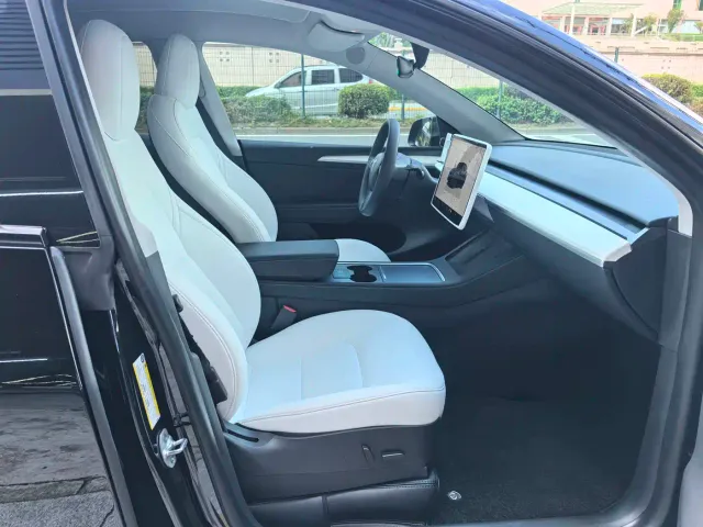 Tesla Model Y — Фото автомобиля 7