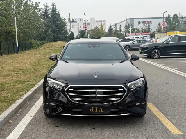 Mercedes-Benz E-Class — Фото автомобиля 2