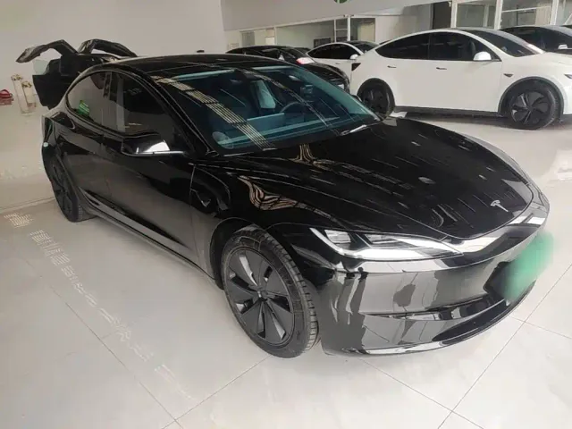 Tesla Model 3 — Фото автомобиля 3