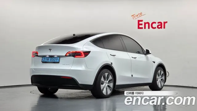 Tesla Model Y — Фото автомобиля 2