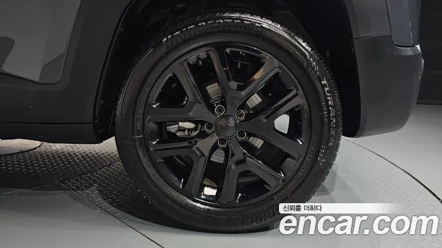 Jeep Renegade — Фото автомобиля 16