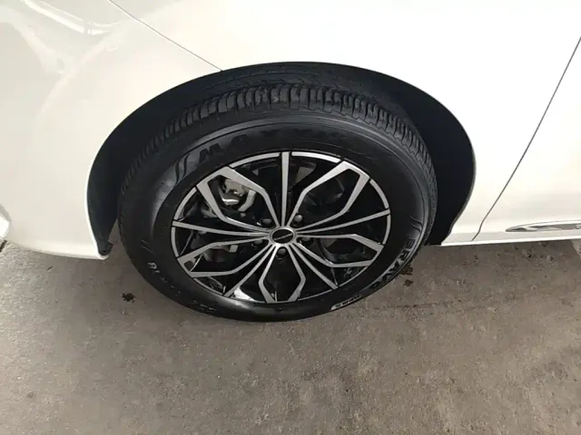 Roewe iMAX8 — Фото автомобиля 22