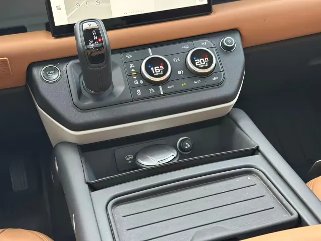 Land Rover Defender — Фото автомобиля 6