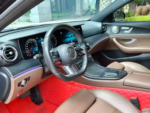 Mercedes-Benz E-Class — Фото автомобиля 8
