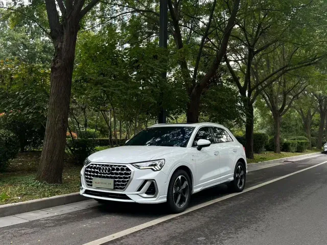 Фотография автомобиля — Audi Q3