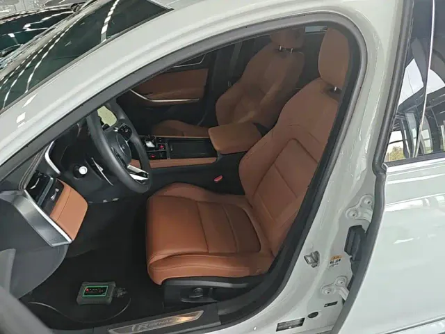 Jaguar XFL — Фото автомобиля 14