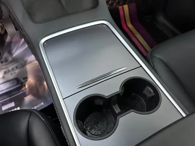 Tesla Model Y — Фото автомобиля 13