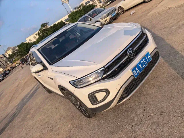 Volkswagen T-Roc — Фото автомобиля 3