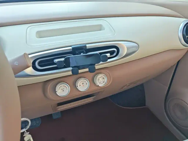 Wuling Hongguang Mini EV — Фото автомобиля 12