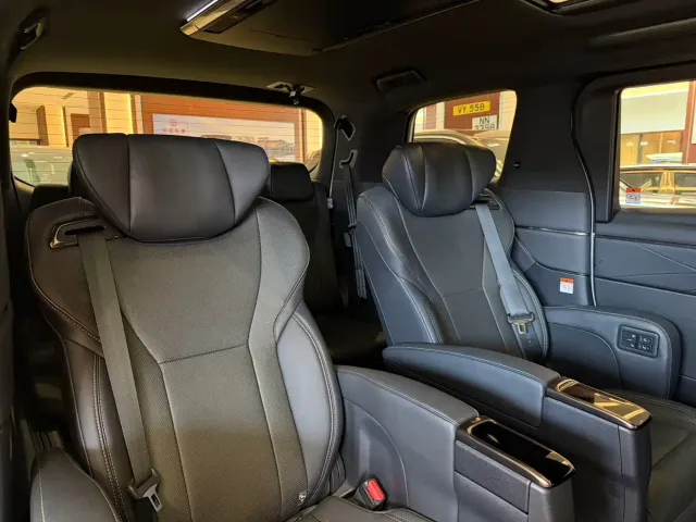 Toyota Alphard — Фото автомобиля 12